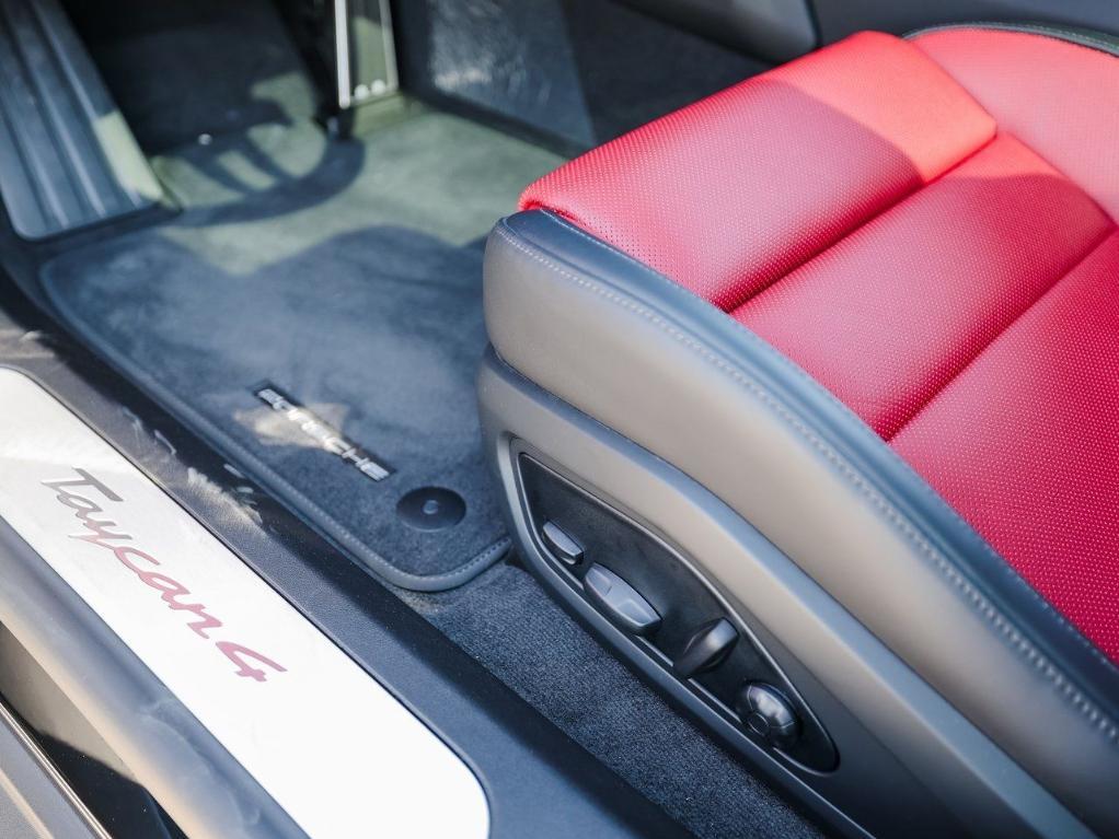 new 2025 Porsche Taycan car