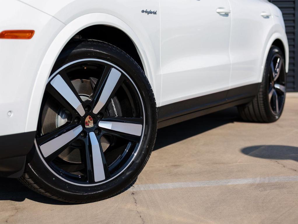 new 2025 Porsche Cayenne car