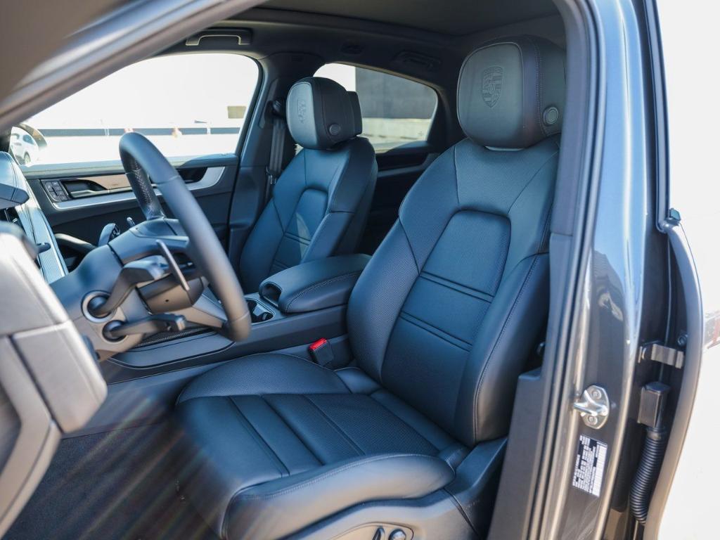 new 2025 Porsche Cayenne car