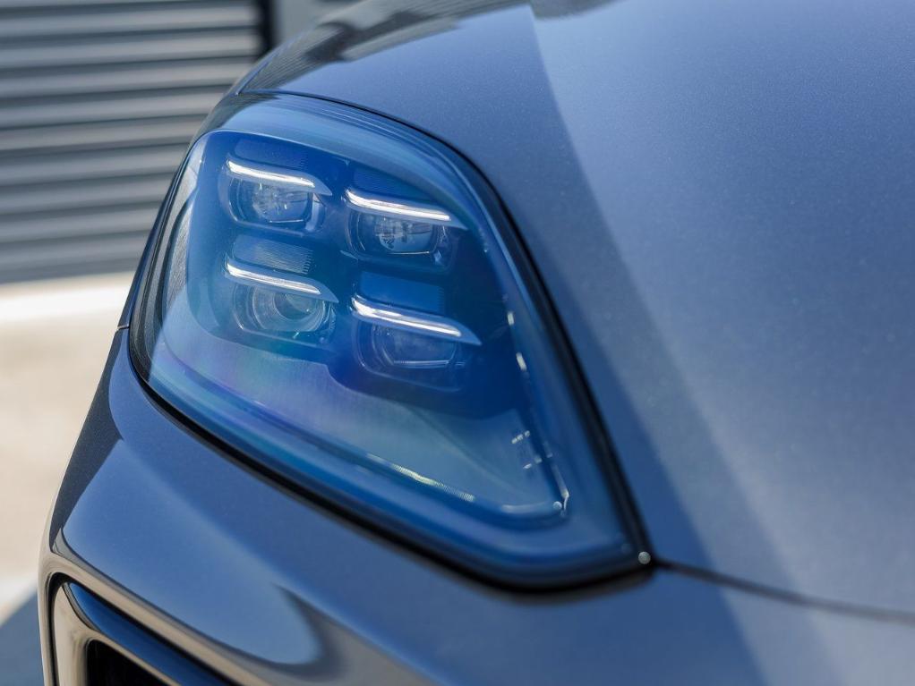 new 2025 Porsche Cayenne car
