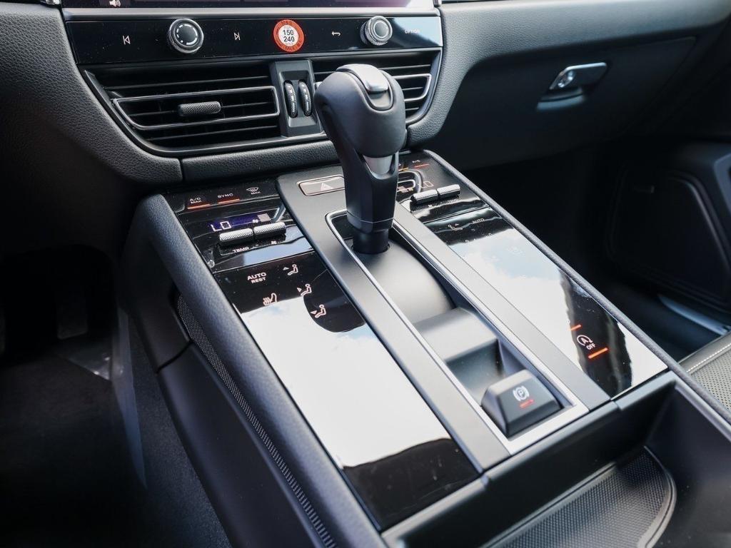 new 2025 Porsche Macan car