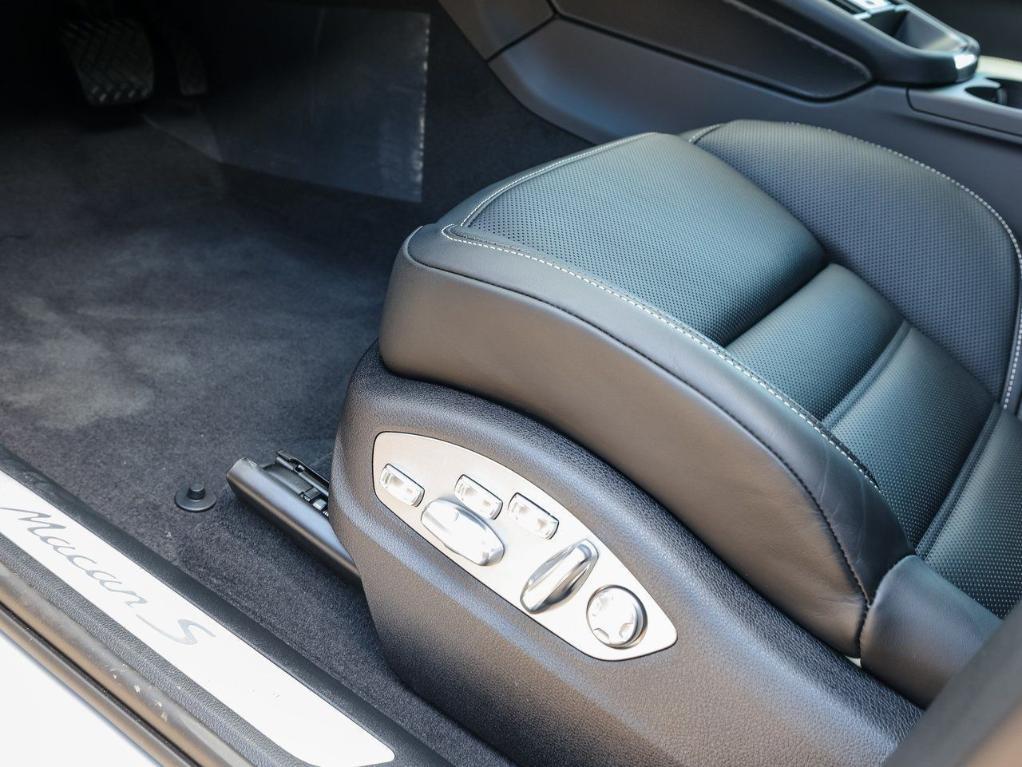 new 2025 Porsche Macan car