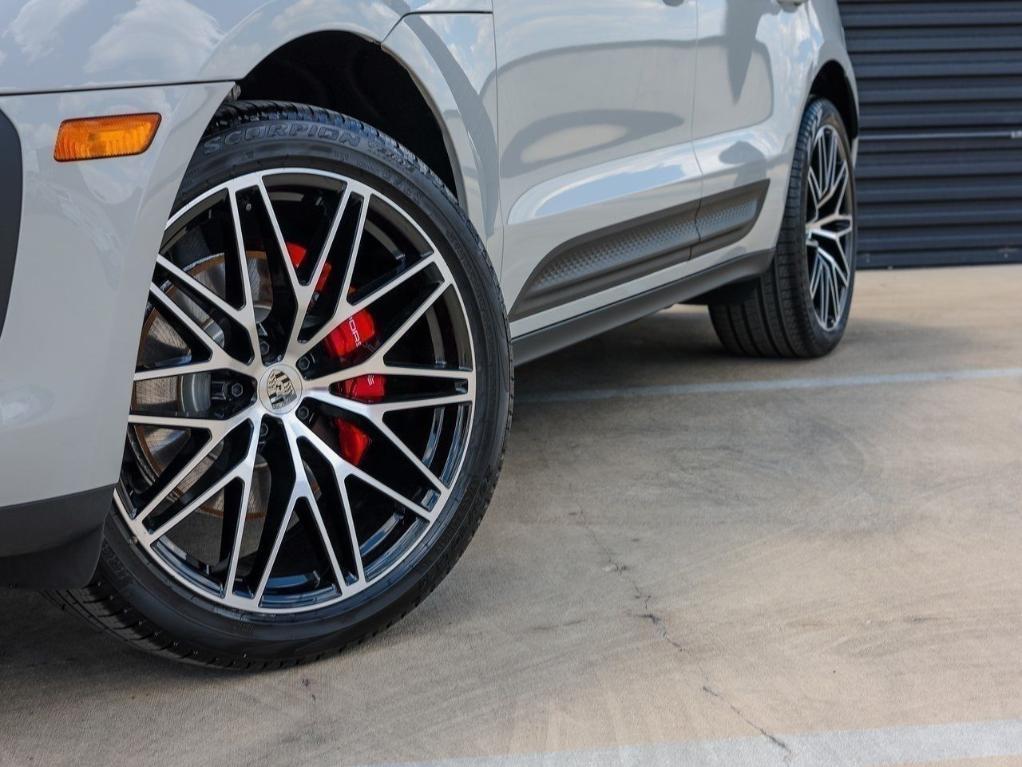 new 2025 Porsche Macan car