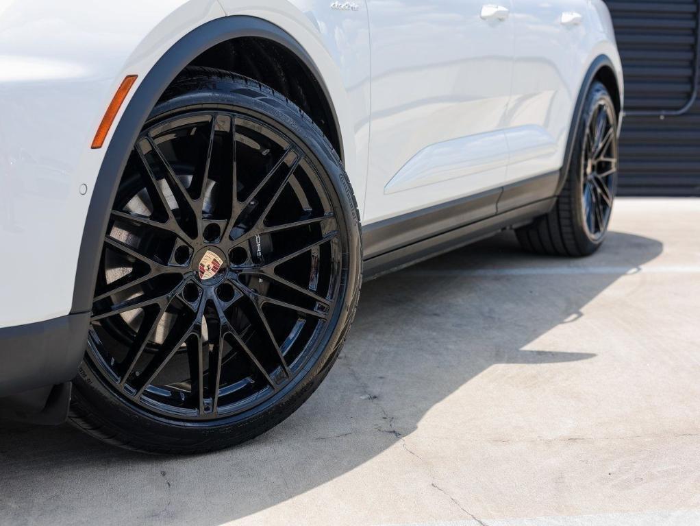 new 2025 Porsche Macan car