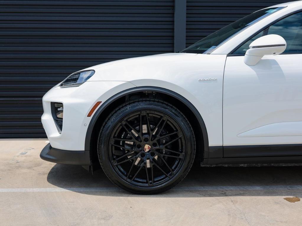 new 2025 Porsche Macan car