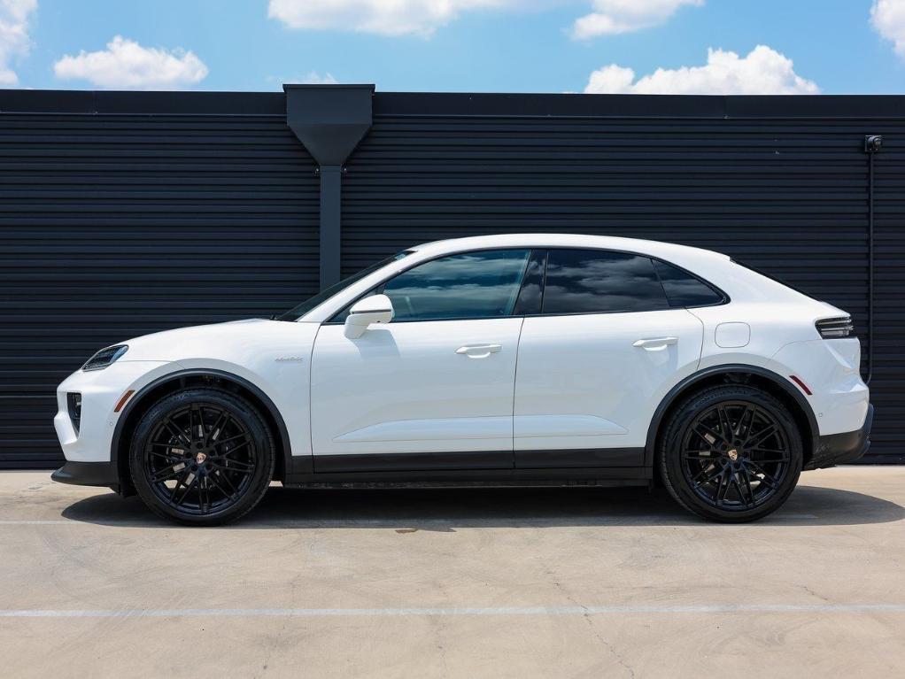 new 2025 Porsche Macan car