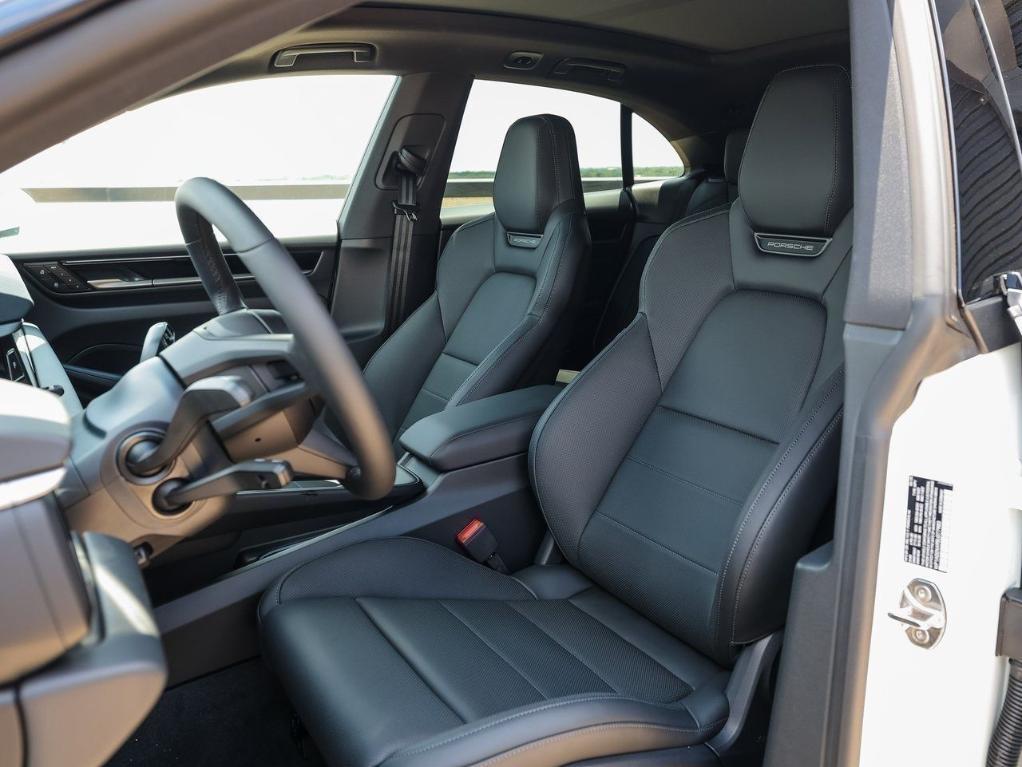 new 2025 Porsche Macan car