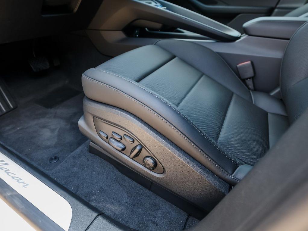 new 2025 Porsche Macan car