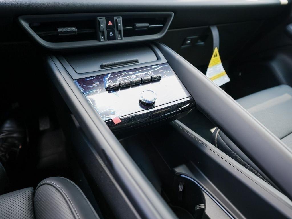 new 2025 Porsche Macan car