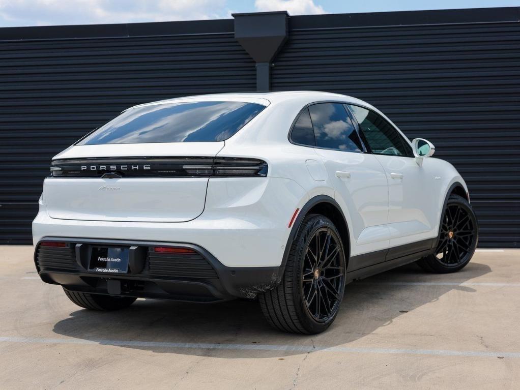 new 2025 Porsche Macan car