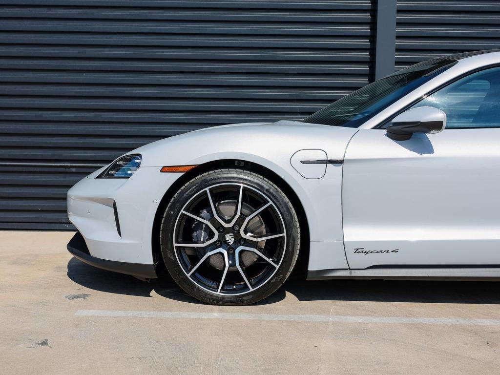 new 2025 Porsche Taycan car