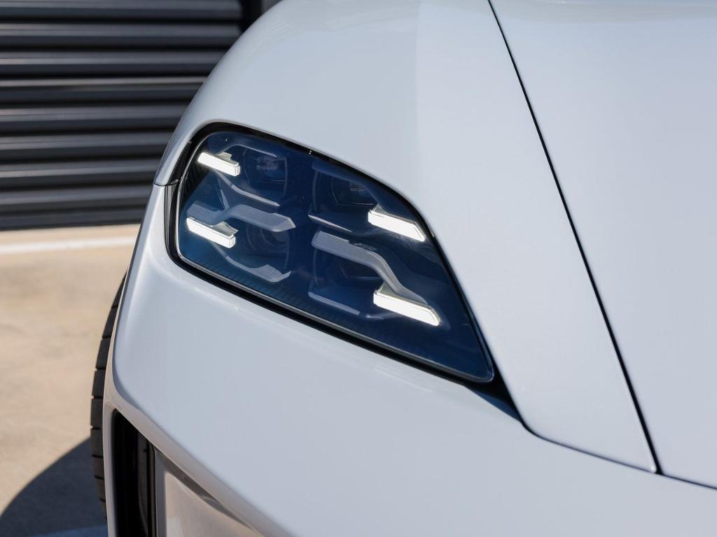 new 2025 Porsche Taycan car