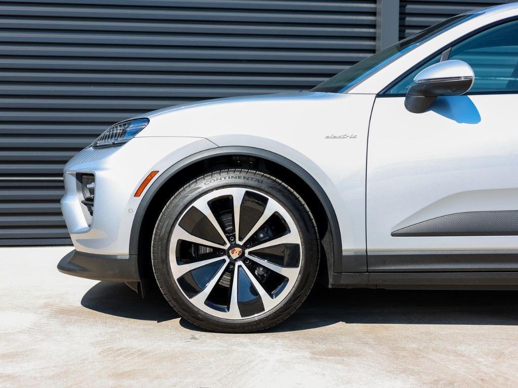 new 2025 Porsche Macan car