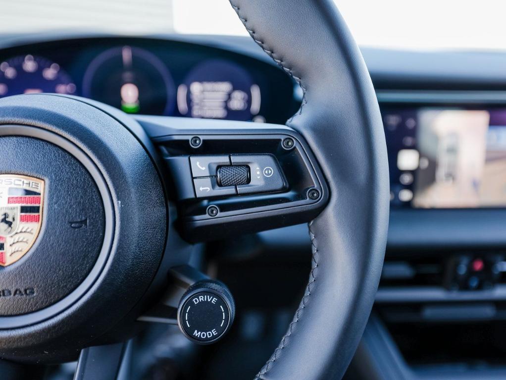 new 2025 Porsche Macan car