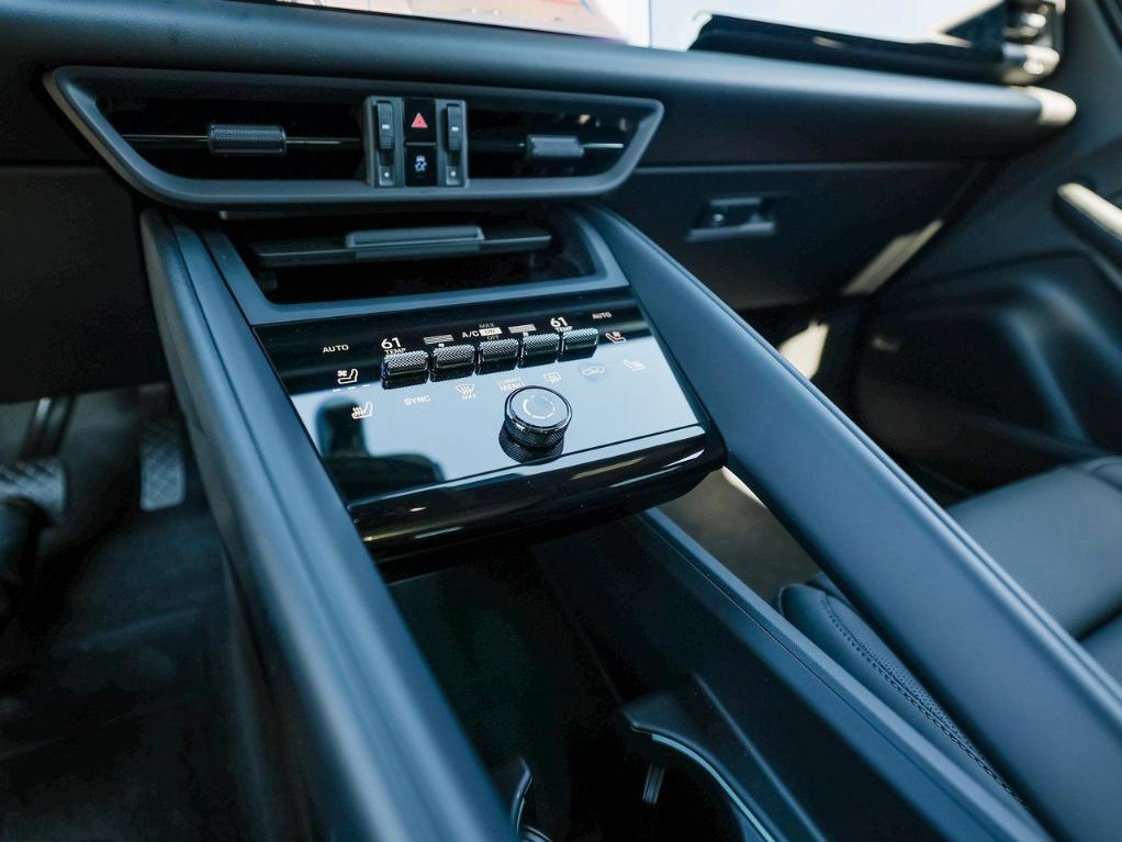 new 2025 Porsche Macan car