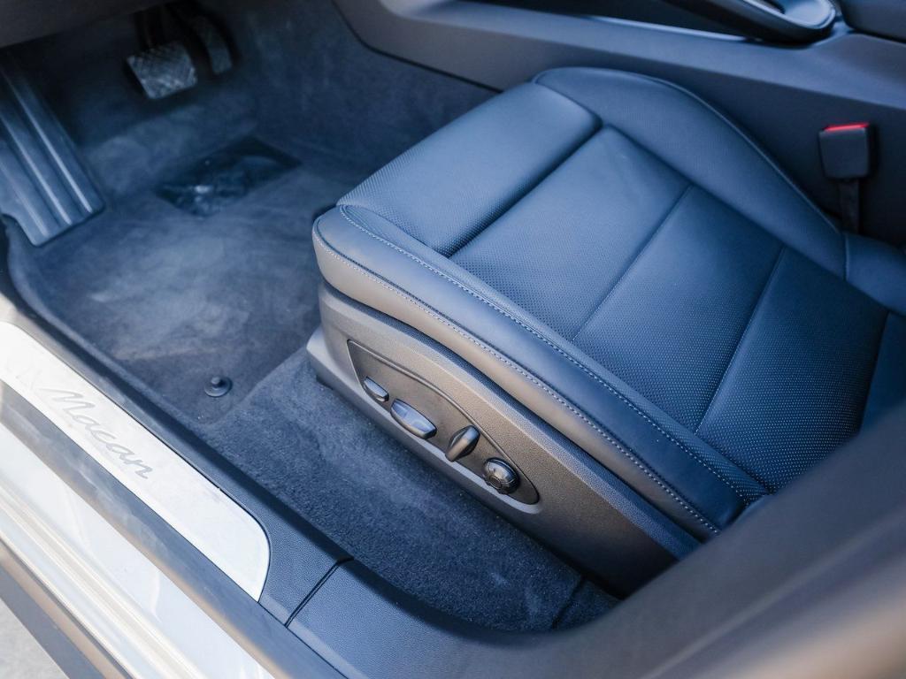 new 2025 Porsche Macan car