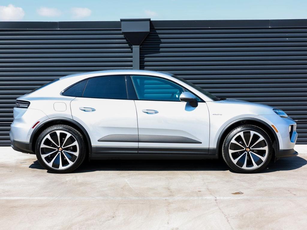 new 2025 Porsche Macan car