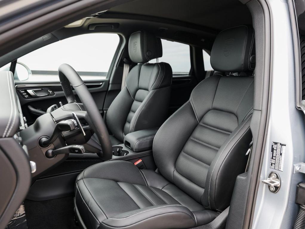 new 2025 Porsche Macan car