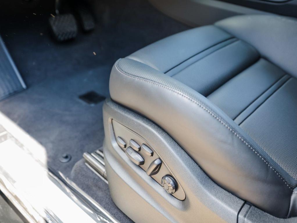 new 2025 Porsche Cayenne car