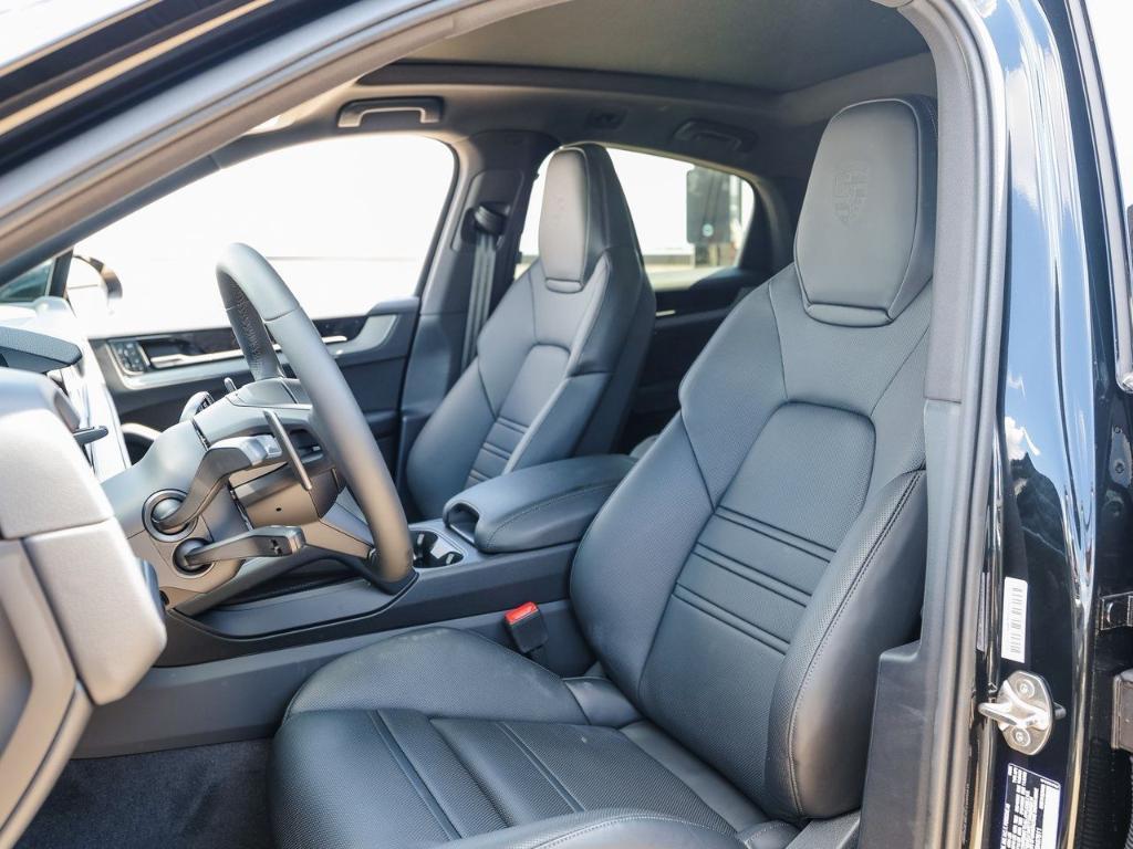new 2025 Porsche Cayenne car