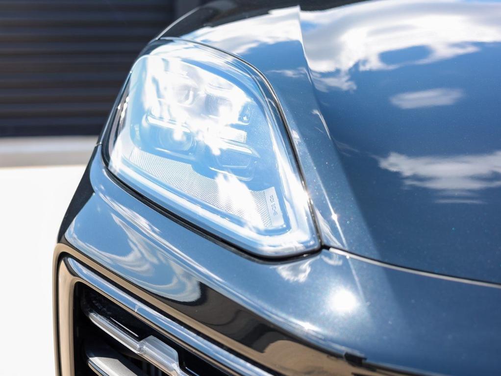 new 2025 Porsche Cayenne car