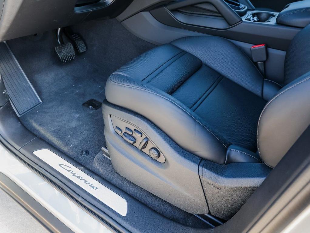 new 2025 Porsche Cayenne car