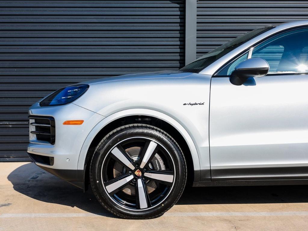 new 2025 Porsche Cayenne car