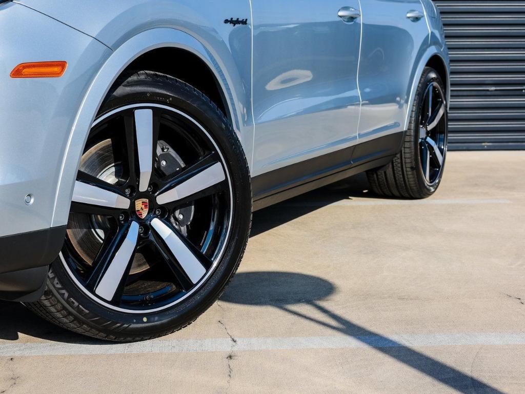 new 2025 Porsche Cayenne car