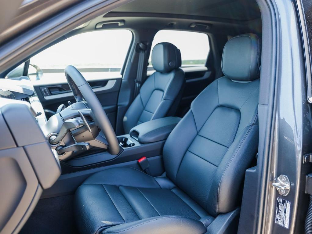 new 2025 Porsche Cayenne car