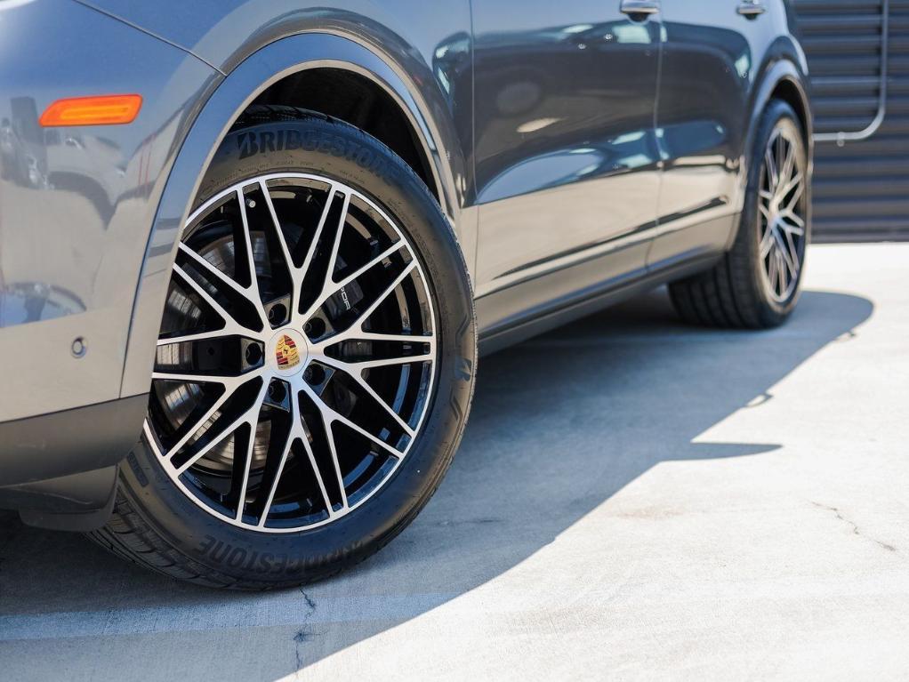 new 2025 Porsche Cayenne car