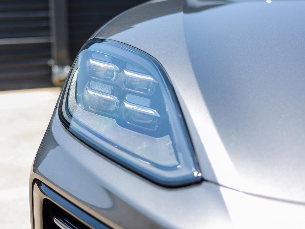 new 2025 Porsche Cayenne car