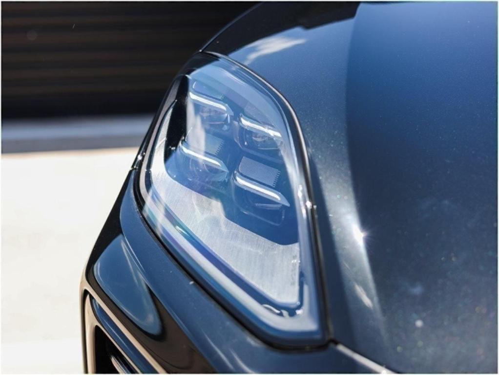 used 2025 Porsche Cayenne car, priced at $95,990
