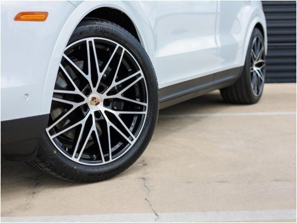 new 2025 Porsche Cayenne car