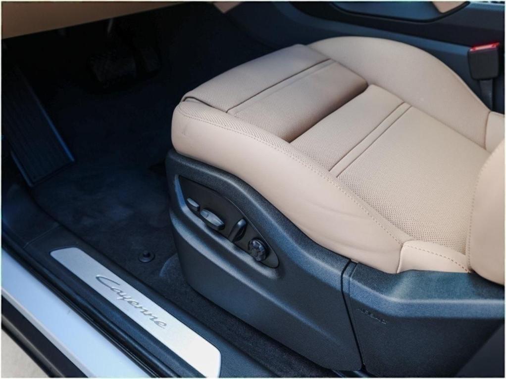new 2025 Porsche Cayenne car