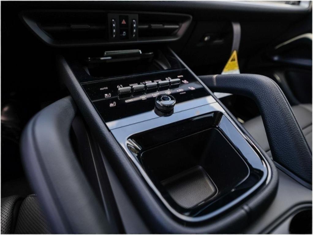 new 2025 Porsche Cayenne car