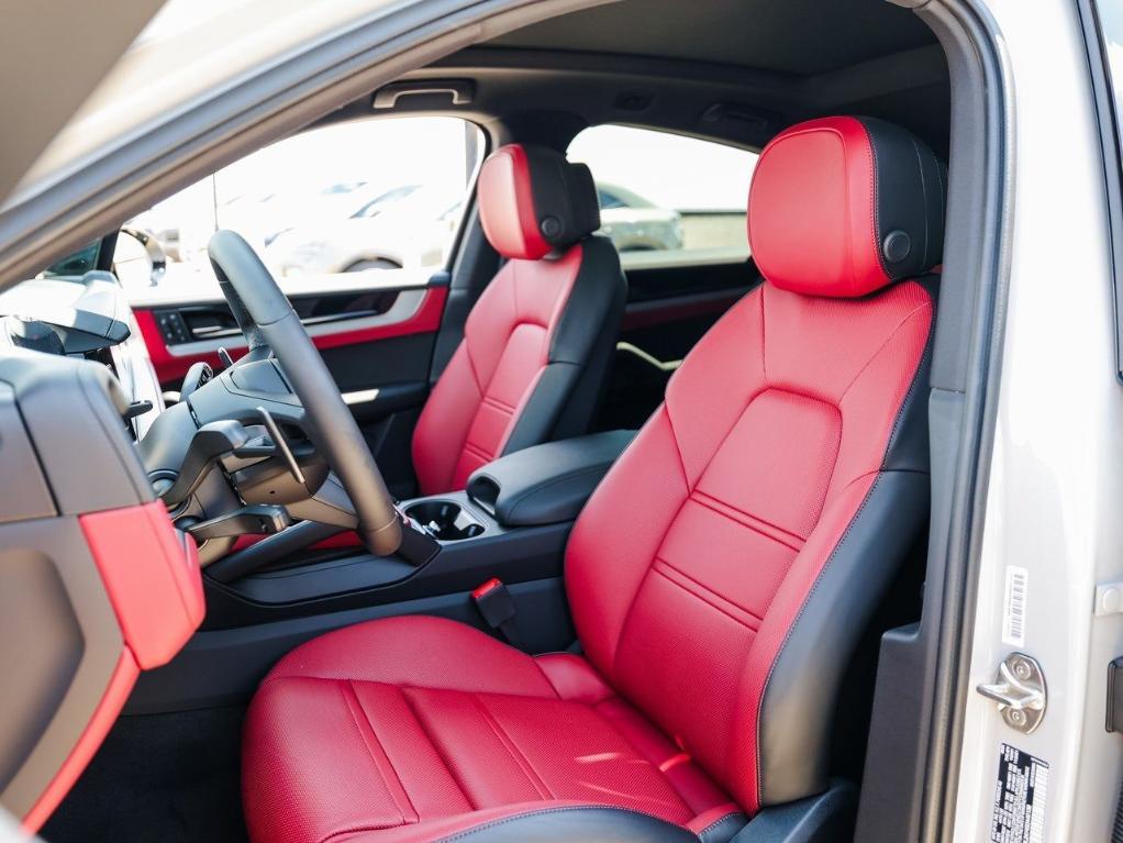 new 2025 Porsche Cayenne car