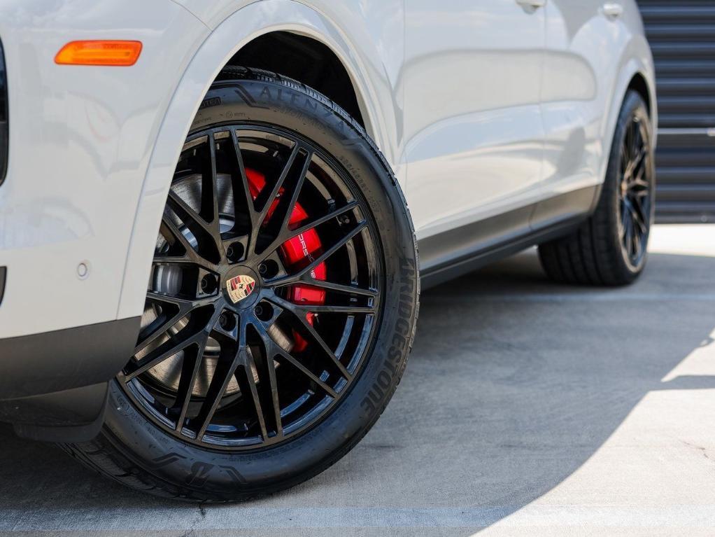 new 2025 Porsche Cayenne car