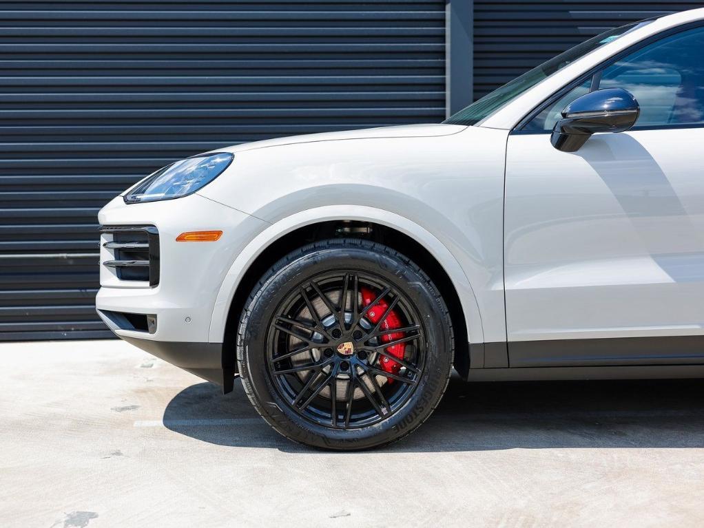 new 2025 Porsche Cayenne car