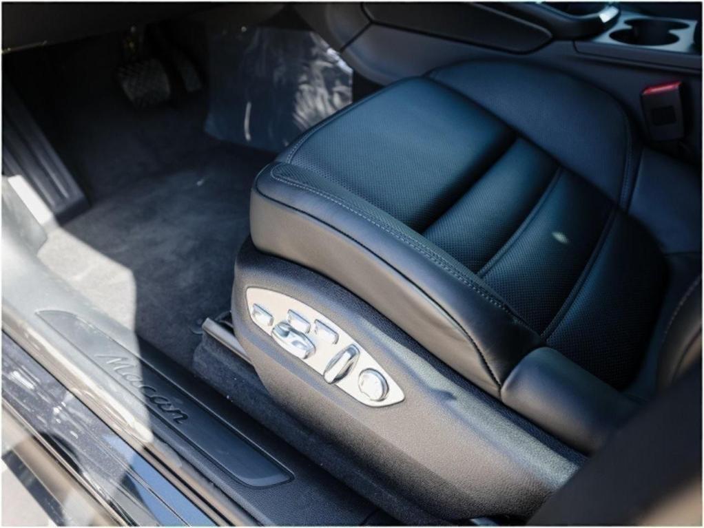 new 2025 Porsche Macan car