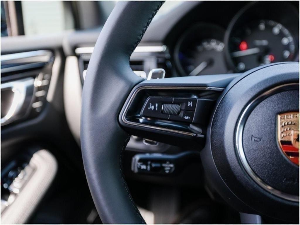 new 2025 Porsche Macan car