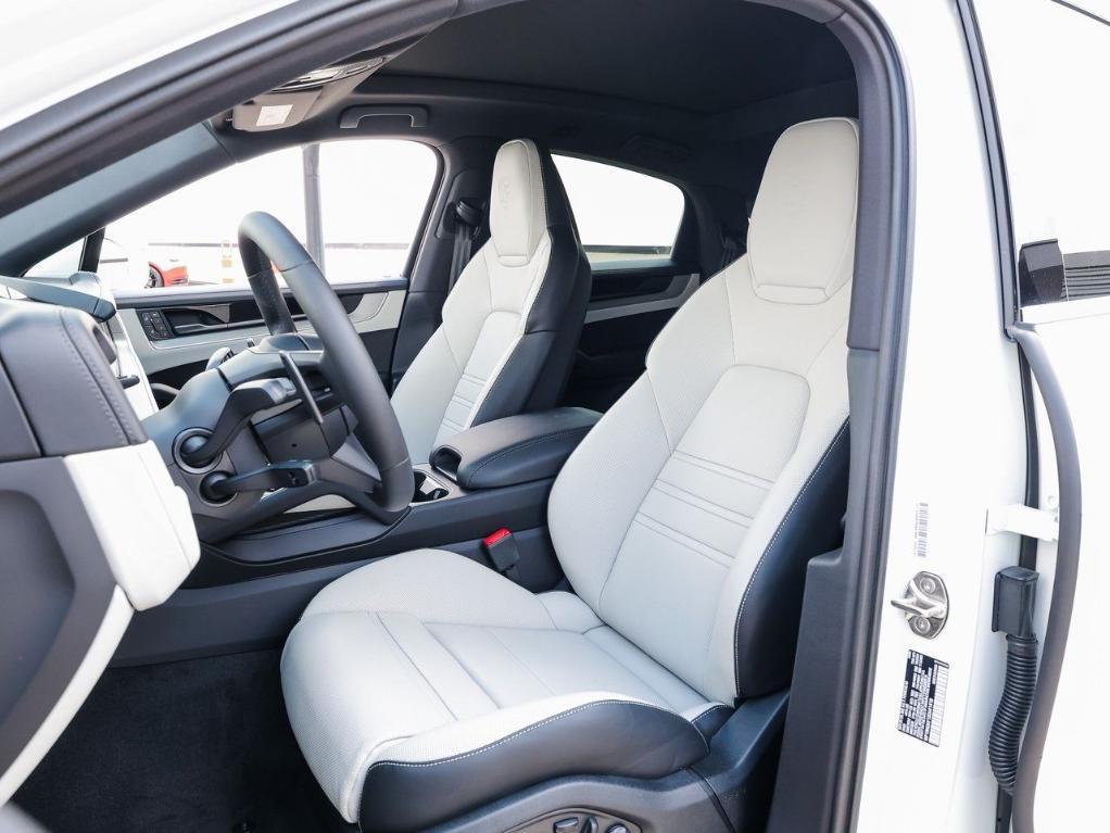 new 2025 Porsche Cayenne car