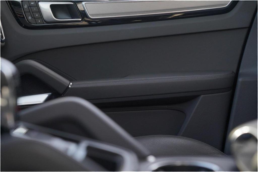 used 2022 Porsche Cayenne car, priced at $87,690