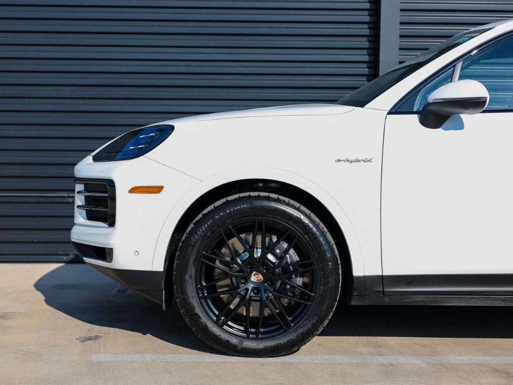 new 2025 Porsche Cayenne car