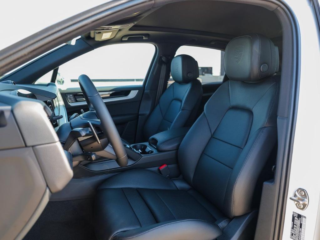 new 2025 Porsche Cayenne car
