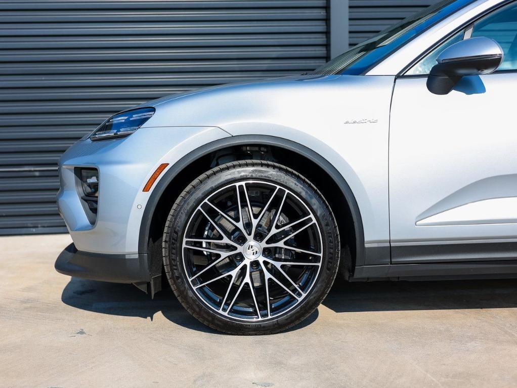 new 2025 Porsche Macan car