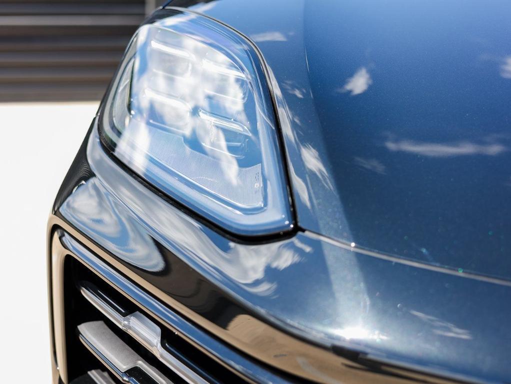 new 2025 Porsche Cayenne car