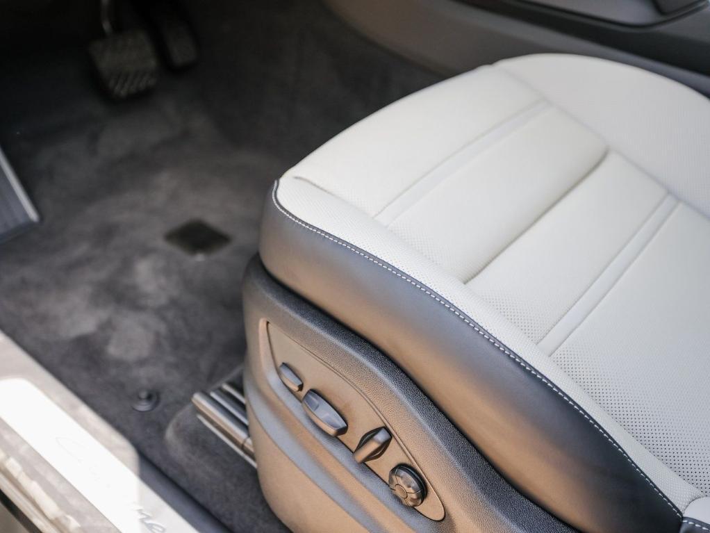 new 2025 Porsche Cayenne car