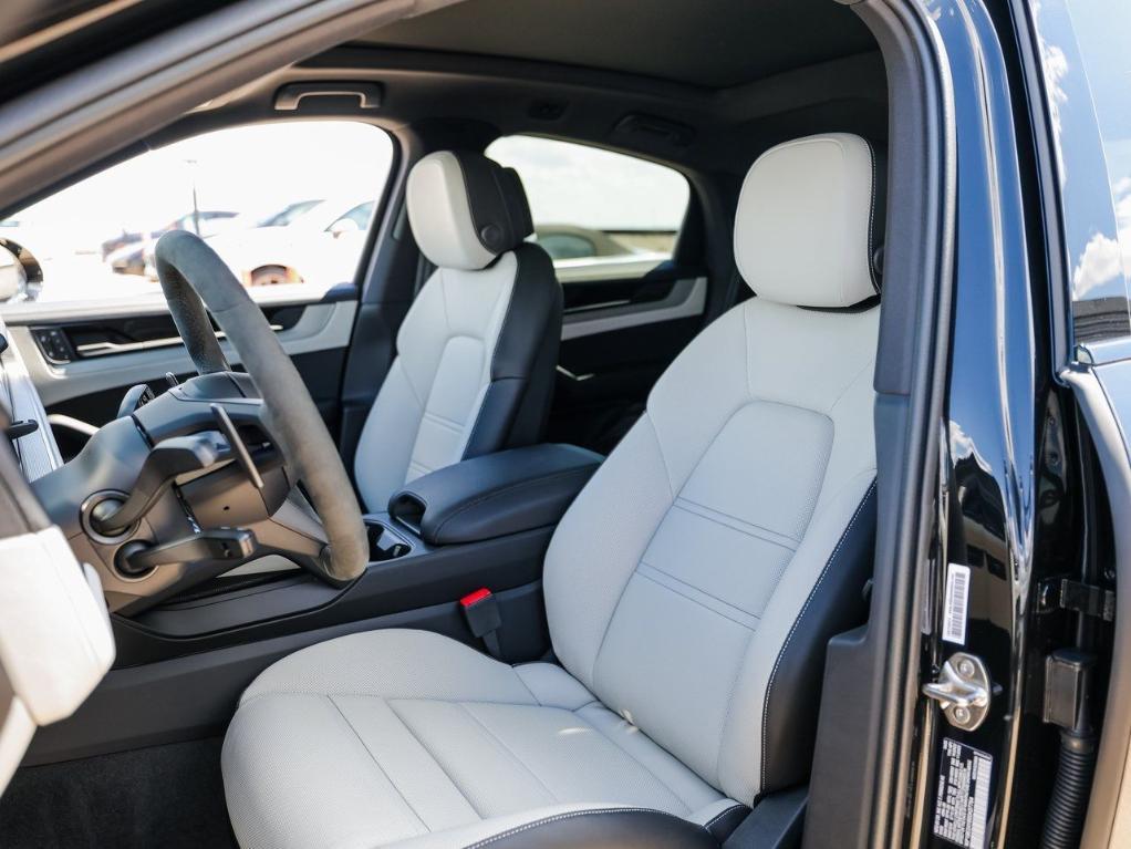 new 2025 Porsche Cayenne car