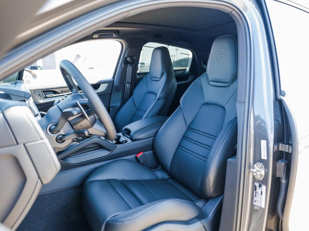 new 2025 Porsche Cayenne car