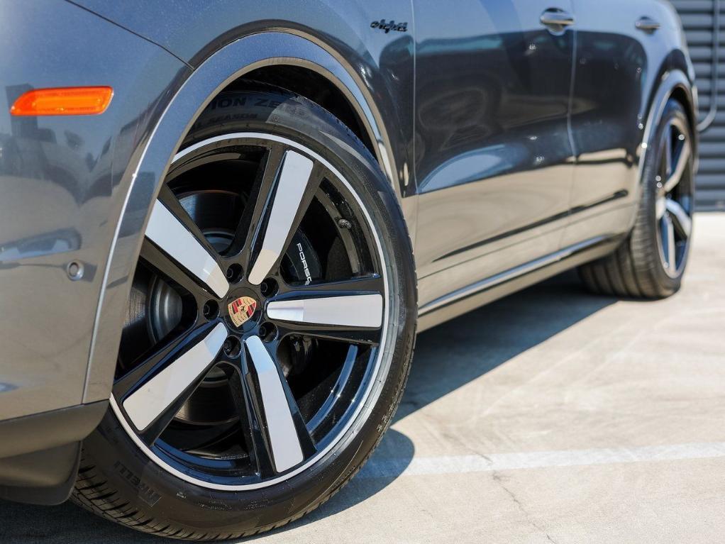 new 2025 Porsche Cayenne car